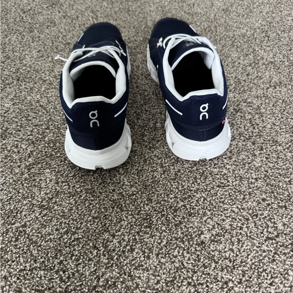 On Running Cloud 6 Sneakers - Picture 4 of 7